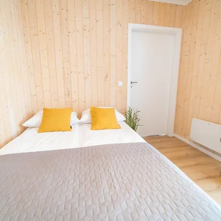 Alojamento de Turismo Selvagem Velo Camp Nad Jeziorem Dadaj *